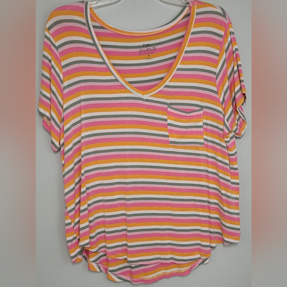 Rue+fav v-neck tee with pocket 1X